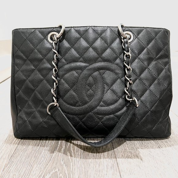 Chanel Quilted Caviar Grand Shopping Tote in Black w/ Silver Hardware - Picture 3 of 10